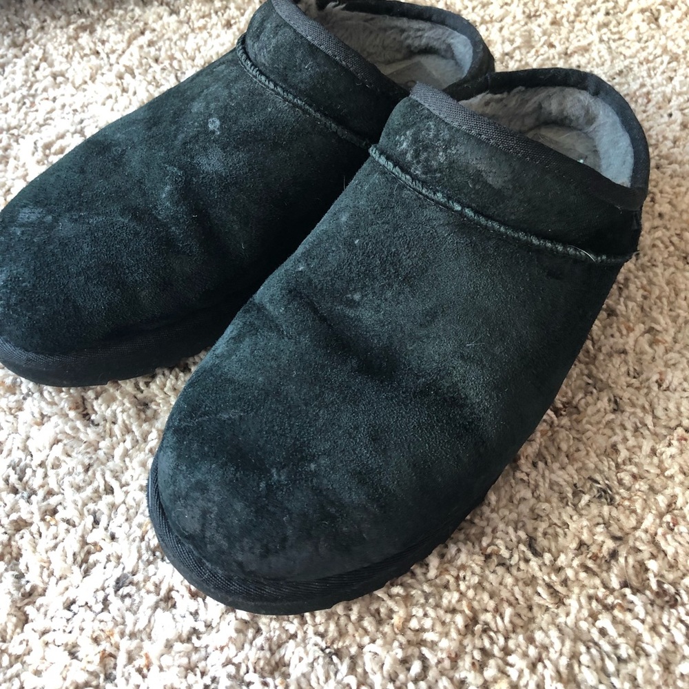 Black ugg slippers